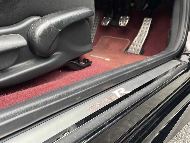 ホンダ シビック タイプR ユーロ 神奈川県 2010(平22)年 9.2万km クリスタルブラックパール Gathersナビ、ワンセグ、Bluetooth、CD、DVD/　（VXS-102VSi）/前席純正タイプR専用シート/純正１８インチアルミ/純正フロアマット/ウインカーミラー/革巻きステア/HIDヘッドライト/ETC/キーレス×２/コーナーセンサー（リア）/整備手帳、取説