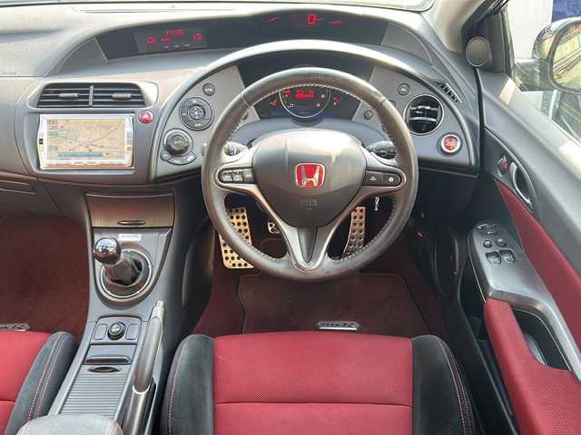 ホンダ シビック タイプR ユーロ 神奈川県 2010(平22)年 9.2万km クリスタルブラックパール Gathersナビ、ワンセグ、Bluetooth、CD、DVD/　（VXS-102VSi）/前席純正タイプR専用シート/純正１８インチアルミ/純正フロアマット/ウインカーミラー/革巻きステア/HIDヘッドライト/ETC/キーレス×２/コーナーセンサー（リア）/整備手帳、取説