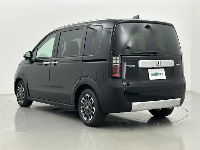 ホンダ フリード ハイブリット e:HEV クロスター 熊本県 2025(令7)年 0.1千km クリスタルブラックパール 登録済未使用車/純正9インチナビLXM-242ZFNI（ＡｐｐｌＣａｒＰｌａｙ・ＡｎｄｒｏｉｄＡｕｔｏ・ＢＴ・フルセグ・ＵＳＢ）/バックカメラ /ホンダセンシング/・レーダークルーズコントロール/・衝突軽減ブレーキ/・誤発進制御機能/後方誤発進抑制機能/・近距離衝突軽減ブレーキ/・歩行者事故低減ステアリング/・車線維持支援システム/・先行車発進お知らせ機能/・標識認識機能/横滑り防止/アイドリングストップ/ブラインドスポットモニター/パーキングアシスト/両側パワースライドドア　/前後クリアランスソナー　/前席シートヒーター/ブレーキホールド/電動パーキング/後席サーキュレーター/純正１５インチAW/オートライト/LEDヘッドライト/オートマチックハイビーム/フォグランプ/スマートキー/プッシュスタート/スペアキー1本/保証書/取扱説明書