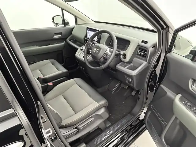 ホンダ フリード ハイブリット e:HEV クロスター 熊本県 2025(令7)年 0.1千km クリスタルブラックパール 登録済未使用車/純正9インチナビLXM-242ZFNI（ＡｐｐｌＣａｒＰｌａｙ・ＡｎｄｒｏｉｄＡｕｔｏ・ＢＴ・フルセグ・ＵＳＢ）/バックカメラ /ホンダセンシング/・レーダークルーズコントロール/・衝突軽減ブレーキ/・誤発進制御機能/後方誤発進抑制機能/・近距離衝突軽減ブレーキ/・歩行者事故低減ステアリング/・車線維持支援システム/・先行車発進お知らせ機能/・標識認識機能/横滑り防止/アイドリングストップ/ブラインドスポットモニター/パーキングアシスト/両側パワースライドドア　/前後クリアランスソナー　/前席シートヒーター/ブレーキホールド/電動パーキング/後席サーキュレーター/純正１５インチAW/オートライト/LEDヘッドライト/オートマチックハイビーム/フォグランプ/スマートキー/プッシュスタート/スペアキー1本/保証書/取扱説明書