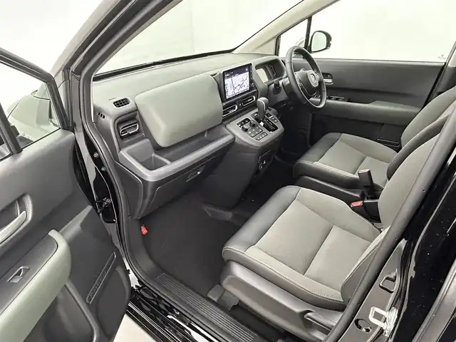 ホンダ フリード ハイブリット e:HEV クロスター 熊本県 2025(令7)年 0.1千km クリスタルブラックパール 登録済未使用車/純正9インチナビLXM-242ZFNI（ＡｐｐｌＣａｒＰｌａｙ・ＡｎｄｒｏｉｄＡｕｔｏ・ＢＴ・フルセグ・ＵＳＢ）/バックカメラ /ホンダセンシング/・レーダークルーズコントロール/・衝突軽減ブレーキ/・誤発進制御機能/後方誤発進抑制機能/・近距離衝突軽減ブレーキ/・歩行者事故低減ステアリング/・車線維持支援システム/・先行車発進お知らせ機能/・標識認識機能/横滑り防止/アイドリングストップ/ブラインドスポットモニター/パーキングアシスト/両側パワースライドドア　/前後クリアランスソナー　/前席シートヒーター/ブレーキホールド/電動パーキング/後席サーキュレーター/純正１５インチAW/オートライト/LEDヘッドライト/オートマチックハイビーム/フォグランプ/スマートキー/プッシュスタート/スペアキー1本/保証書/取扱説明書