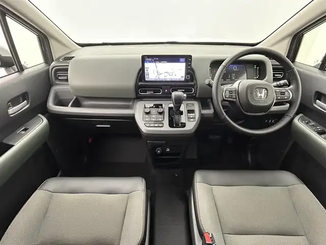 ホンダ フリード ハイブリット e:HEV クロスター 熊本県 2025(令7)年 0.1千km クリスタルブラックパール 登録済未使用車/純正9インチナビLXM-242ZFNI（ＡｐｐｌＣａｒＰｌａｙ・ＡｎｄｒｏｉｄＡｕｔｏ・ＢＴ・フルセグ・ＵＳＢ）/バックカメラ /ホンダセンシング/・レーダークルーズコントロール/・衝突軽減ブレーキ/・誤発進制御機能/後方誤発進抑制機能/・近距離衝突軽減ブレーキ/・歩行者事故低減ステアリング/・車線維持支援システム/・先行車発進お知らせ機能/・標識認識機能/横滑り防止/アイドリングストップ/ブラインドスポットモニター/パーキングアシスト/両側パワースライドドア　/前後クリアランスソナー　/前席シートヒーター/ブレーキホールド/電動パーキング/後席サーキュレーター/純正１５インチAW/オートライト/LEDヘッドライト/オートマチックハイビーム/フォグランプ/スマートキー/プッシュスタート/スペアキー1本/保証書/取扱説明書