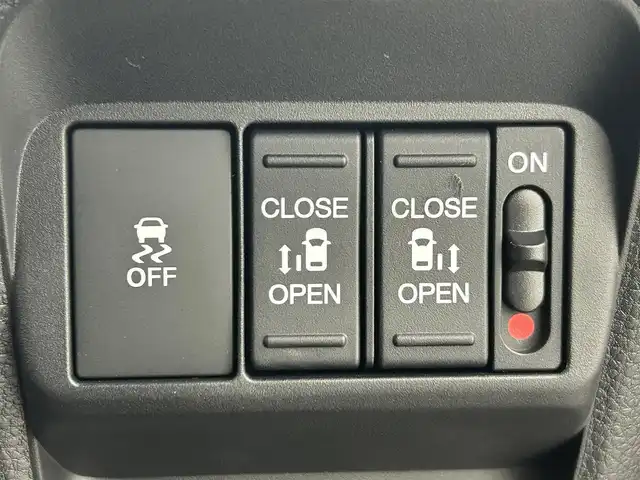 ホンダ フリード ハイブリット e:HEV クロスター 熊本県 2025(令7)年 0.1千km クリスタルブラックパール 登録済未使用車/純正9インチナビLXM-242ZFNI（ＡｐｐｌＣａｒＰｌａｙ・ＡｎｄｒｏｉｄＡｕｔｏ・ＢＴ・フルセグ・ＵＳＢ）/バックカメラ /ホンダセンシング/・レーダークルーズコントロール/・衝突軽減ブレーキ/・誤発進制御機能/後方誤発進抑制機能/・近距離衝突軽減ブレーキ/・歩行者事故低減ステアリング/・車線維持支援システム/・先行車発進お知らせ機能/・標識認識機能/横滑り防止/アイドリングストップ/ブラインドスポットモニター/パーキングアシスト/両側パワースライドドア　/前後クリアランスソナー　/前席シートヒーター/ブレーキホールド/電動パーキング/後席サーキュレーター/純正１５インチAW/オートライト/LEDヘッドライト/オートマチックハイビーム/フォグランプ/スマートキー/プッシュスタート/スペアキー1本/保証書/取扱説明書