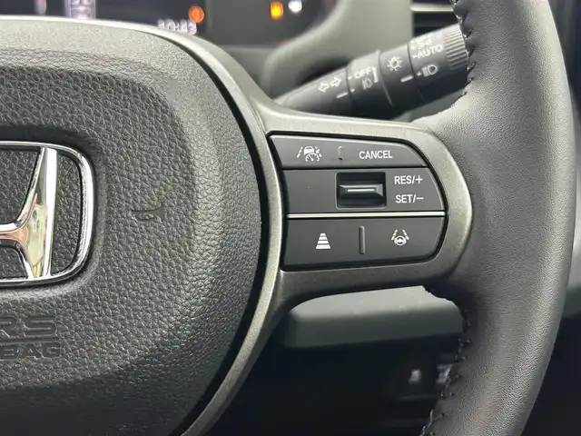 ホンダ フリード ハイブリット e:HEV クロスター 熊本県 2025(令7)年 0.1千km クリスタルブラックパール 登録済未使用車/純正9インチナビLXM-242ZFNI（ＡｐｐｌＣａｒＰｌａｙ・ＡｎｄｒｏｉｄＡｕｔｏ・ＢＴ・フルセグ・ＵＳＢ）/バックカメラ /ホンダセンシング/・レーダークルーズコントロール/・衝突軽減ブレーキ/・誤発進制御機能/後方誤発進抑制機能/・近距離衝突軽減ブレーキ/・歩行者事故低減ステアリング/・車線維持支援システム/・先行車発進お知らせ機能/・標識認識機能/横滑り防止/アイドリングストップ/ブラインドスポットモニター/パーキングアシスト/両側パワースライドドア　/前後クリアランスソナー　/前席シートヒーター/ブレーキホールド/電動パーキング/後席サーキュレーター/純正１５インチAW/オートライト/LEDヘッドライト/オートマチックハイビーム/フォグランプ/スマートキー/プッシュスタート/スペアキー1本/保証書/取扱説明書