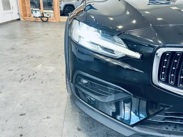 ボルボ Ｖ６０ クロスカントリー T5 AWD プロ 大阪府 2020(令2)年 3.9万km オニキスブラックP HUD/ACC/HarmanKardon/純正ナビ/TV/360度カメラ/applecarplay/純正19インチAW/LEDヘッドライト/電動リアゲート/BLIS/ルーフレール/ベージュ革/メモリ付きパワーシート/エアシートヒーター/自動駐車