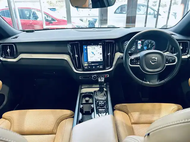ボルボ Ｖ６０ クロスカントリー T5 AWD プロ 大阪府 2020(令2)年 3.9万km オニキスブラックP HUD/ACC/HarmanKardon/純正ナビ/TV/360度カメラ/applecarplay/純正19インチAW/LEDヘッドライト/電動リアゲート/BLIS/ルーフレール/ベージュ革/メモリ付きパワーシート/エアシートヒーター/自動駐車