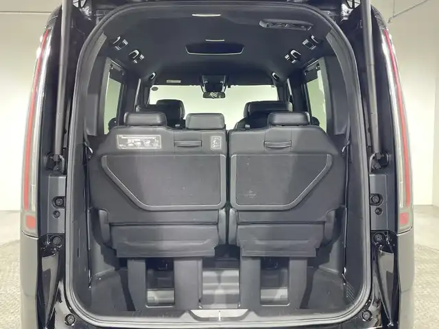 ホンダ ステップワゴン スパーダ eHEV プレミアムライン 神奈川県 2023(令5)年 2.6万km クリスタルブラックパール 純正11.4型メモリーナビゲーション/Bluetooth　フルセグ　SD　CD　DVD　AppleCarPlay USB/両側電動スライドドア/ホンダセンシング/マルチビューカメラ/ブラインドスポットインフォメーション/衝突軽減ブレーキ/歩行者事故低減ステアリング/渋滞追従機能付アダプティブクルーズコントロール/車線維持支援システム/先行車発進お知らせ機能/オートハイビーム/アダプティブドライビングビーム/誤発進抑制機能/近距離衝突軽減ブレーキ/路外逸脱抑制機能/トラフィックジャムアシスト/標識認識機能/ハーフレザーシート/前席二列目シートヒーター/ETC/パワーバックドア/電動サイドブレーキ/ブレーキオートホールド/2列目オットマン/革巻きステアリング/ステアリングスイッチ/パドルシフト/プッシュスタート/電動格納ミラー/純正フロアマット/ドアバイザー/オートライト/LEDヘッドライト/フォグライト/純正17インチアルミホイル