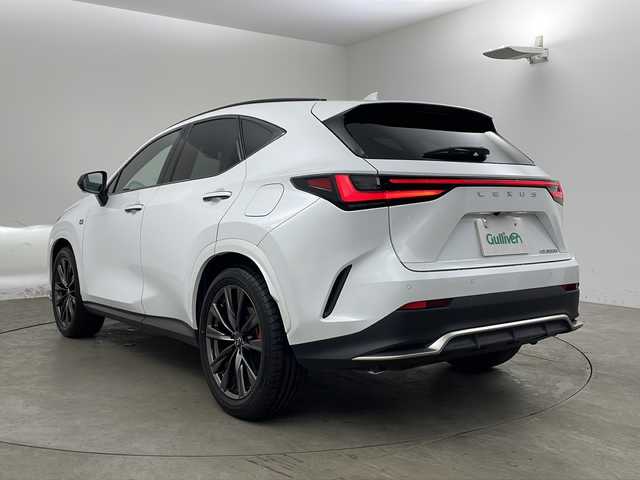 レクサス ＮＸ 350h Fスポーツ 兵庫県 2023(令5)年 7.2万km ホワイトノーヴァガラスフレーク ・純正14インチナビ/Miracast/USB/TV/Bluetooth/・パノラミックビューモニター/・パノラミックルーフ/・デジタルインナーミラー/・前後純正ドライブレコーダー/・レクサスセーフティシステム＋/・プリクラッシュセーフティ/・ロードサインアシスト/・フロントクロストラフィックアラート/・レーンディパーチャーアラート/・レーンチェンジアシスト/・プロアクティブドライビングアシスト/・リヤクロストラフィックアラート/・ブラインドスポットモニター/・パーキングサポートブレーキ/・リヤカメラディテクション/・安心降車アシスト/・クリアランスソナー/・レーダークルーズコントロール/・オートマチックハイビーム/・ヘッドアップディスプレイ/・パワーバックドア/・レザーシート/・前席パワーシート/・前席ベンチレーション/・全席シートヒーター/・ステアリングヒーター/・純正フロアマット/・純正アルミホイール