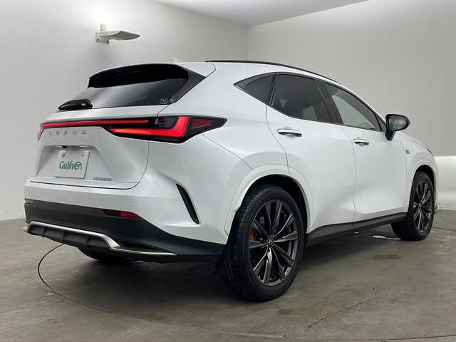 レクサス ＮＸ 350h Fスポーツ 兵庫県 2023(令5)年 7.2万km ホワイトノーヴァガラスフレーク ・純正14インチナビ/Miracast/USB/TV/Bluetooth/・パノラミックビューモニター/・パノラミックルーフ/・デジタルインナーミラー/・前後純正ドライブレコーダー/・レクサスセーフティシステム＋/・プリクラッシュセーフティ/・ロードサインアシスト/・フロントクロストラフィックアラート/・レーンディパーチャーアラート/・レーンチェンジアシスト/・プロアクティブドライビングアシスト/・リヤクロストラフィックアラート/・ブラインドスポットモニター/・パーキングサポートブレーキ/・リヤカメラディテクション/・安心降車アシスト/・クリアランスソナー/・レーダークルーズコントロール/・オートマチックハイビーム/・ヘッドアップディスプレイ/・パワーバックドア/・レザーシート/・前席パワーシート/・前席ベンチレーション/・全席シートヒーター/・ステアリングヒーター/・純正フロアマット/・純正アルミホイール