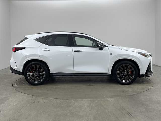 レクサス ＮＸ 350h Fスポーツ 兵庫県 2023(令5)年 7.2万km ホワイトノーヴァガラスフレーク ・純正14インチナビ/Miracast/USB/TV/Bluetooth/・パノラミックビューモニター/・パノラミックルーフ/・デジタルインナーミラー/・前後純正ドライブレコーダー/・レクサスセーフティシステム＋/・プリクラッシュセーフティ/・ロードサインアシスト/・フロントクロストラフィックアラート/・レーンディパーチャーアラート/・レーンチェンジアシスト/・プロアクティブドライビングアシスト/・リヤクロストラフィックアラート/・ブラインドスポットモニター/・パーキングサポートブレーキ/・リヤカメラディテクション/・安心降車アシスト/・クリアランスソナー/・レーダークルーズコントロール/・オートマチックハイビーム/・ヘッドアップディスプレイ/・パワーバックドア/・レザーシート/・前席パワーシート/・前席ベンチレーション/・全席シートヒーター/・ステアリングヒーター/・純正フロアマット/・純正アルミホイール