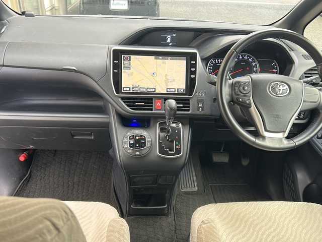 トヨタ ノア Si サイドリフトアップ 埼玉県 2016(平28)年 7.2万km シルバーM 純正ナビ　/ＥＴＣ２．０　/ドラレコ前　/バックカメラ　/両側Ｐスライドドア　/純正後席モニター　/純フロア　/純オーディオ　/ＢＴ／ＴＶ／ＳＤ／ＣＤ／ＤＶＤ／ＡＭ／ＦＭ／フルセグ　/追突軽減ブレーキ/オートライト/横滑り防止/Pミラー/プッシュスタート/ステアリングボタン/レーンキープアシスト/ミニ空気清浄機/回転シート/イモビライザー/オートハイビーム/コーナーセンサー/カロゼリアオーディオ/スマートキー/シートカバー　/保証書　/取扱書