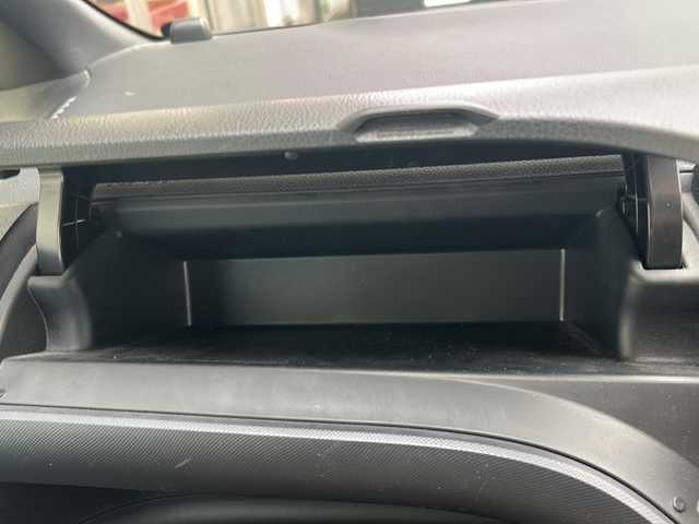 トヨタ ノア Si サイドリフトアップ 埼玉県 2016(平28)年 7.2万km シルバーM 純正ナビ　/ＥＴＣ２．０　/ドラレコ前　/バックカメラ　/両側Ｐスライドドア　/純正後席モニター　/純フロア　/純オーディオ　/ＢＴ／ＴＶ／ＳＤ／ＣＤ／ＤＶＤ／ＡＭ／ＦＭ／フルセグ　/追突軽減ブレーキ/オートライト/横滑り防止/Pミラー/プッシュスタート/ステアリングボタン/レーンキープアシスト/ミニ空気清浄機/回転シート/イモビライザー/オートハイビーム/コーナーセンサー/カロゼリアオーディオ/スマートキー/シートカバー　/保証書　/取扱書