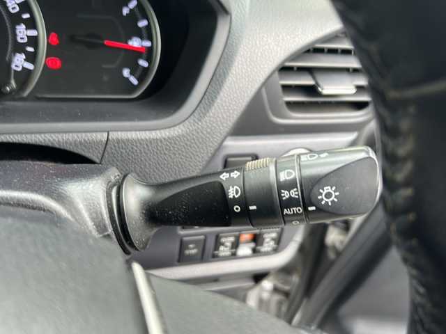 トヨタ ノア Si サイドリフトアップ 埼玉県 2016(平28)年 7.2万km シルバーM 純正ナビ　/ＥＴＣ２．０　/ドラレコ前　/バックカメラ　/両側Ｐスライドドア　/純正後席モニター　/純フロア　/純オーディオ　/ＢＴ／ＴＶ／ＳＤ／ＣＤ／ＤＶＤ／ＡＭ／ＦＭ／フルセグ　/追突軽減ブレーキ/オートライト/横滑り防止/Pミラー/プッシュスタート/ステアリングボタン/レーンキープアシスト/ミニ空気清浄機/回転シート/イモビライザー/オートハイビーム/コーナーセンサー/カロゼリアオーディオ/スマートキー/シートカバー　/保証書　/取扱書