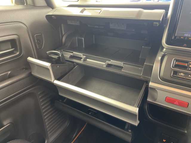 スズキ スペーシア ギア HYBRID XZ 岐阜県 2021(令3)年 1.6万km アクティブイエロー/ガンメタリック2トーン 4WD/純正8インチナビ/CD/DVD/Bluetooth/USB/フルセグTV/全方位モニター/両側パワースライドドア/スズキセーフティサポート/デュアルカメラブレーキサポート/後退時ブレーキサポート/車線逸脱警報機能/パーキングソナー/ハイビームアシスト/アダプティブクルーズコントロール/シートヒーター/ビルトインETC/革巻きステアリング/ステアリングリモコン/純正フロアマット/純正ドアバイザー/ルーフレール/オートLEDヘッドライト/フォグランプ/スマートキー/プッシュスタート/シートバックテーブル/ベンチシート