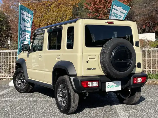 スズキ ジムニー ノマド FC 埼玉県 2025(令7)年 0.1千km シフォンアイボリーメタリックブラック2トーンルーフ 登録済使用車/LEDヘッドライト/前席シートヒーター/純正１６インチアルミ/背面タイヤ/レーダークルーズコントロール/衝突軽減ブレーキ/クリアランスソナー/純正フロアマット/プッシュスタート/スマートキー/走行31キロ/保証書付整備手帳/取扱説明書