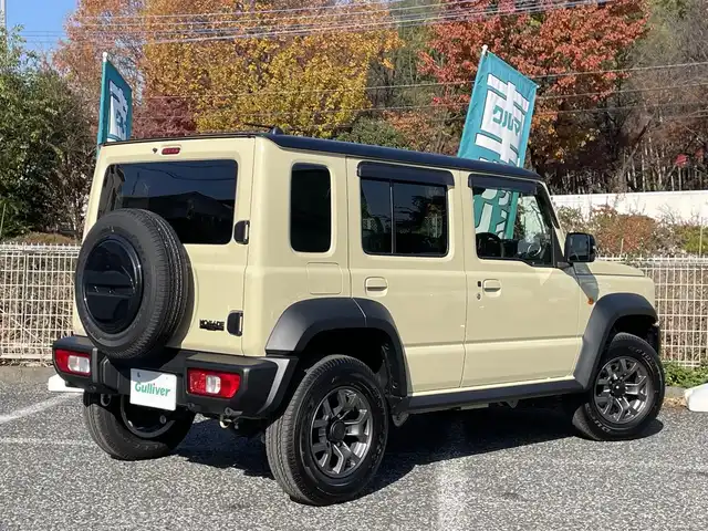 スズキ ジムニー ノマド FC 埼玉県 2025(令7)年 0.1千km シフォンアイボリーメタリックブラック2トーンルーフ 登録済使用車/LEDヘッドライト/前席シートヒーター/純正１６インチアルミ/背面タイヤ/レーダークルーズコントロール/衝突軽減ブレーキ/クリアランスソナー/純正フロアマット/プッシュスタート/スマートキー/走行31キロ/保証書付整備手帳/取扱説明書