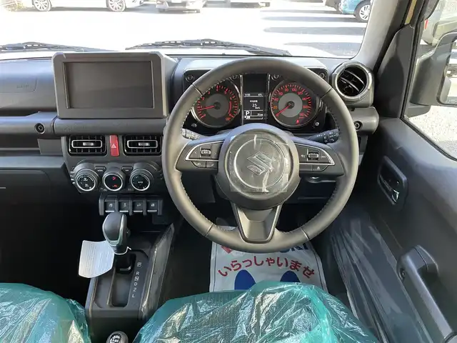 スズキ ジムニー ノマド FC 埼玉県 2025(令7)年 0.1千km シフォンアイボリーメタリックブラック2トーンルーフ 登録済使用車/LEDヘッドライト/前席シートヒーター/純正１６インチアルミ/背面タイヤ/レーダークルーズコントロール/衝突軽減ブレーキ/クリアランスソナー/純正フロアマット/プッシュスタート/スマートキー/走行31キロ/保証書付整備手帳/取扱説明書