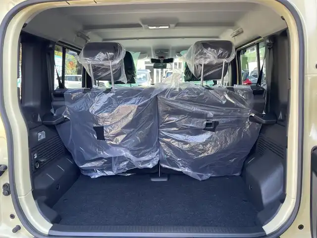 スズキ ジムニー ノマド FC 埼玉県 2025(令7)年 0.1千km シフォンアイボリーメタリックブラック2トーンルーフ 登録済使用車/LEDヘッドライト/前席シートヒーター/純正１６インチアルミ/背面タイヤ/レーダークルーズコントロール/衝突軽減ブレーキ/クリアランスソナー/純正フロアマット/プッシュスタート/スマートキー/走行31キロ/保証書付整備手帳/取扱説明書