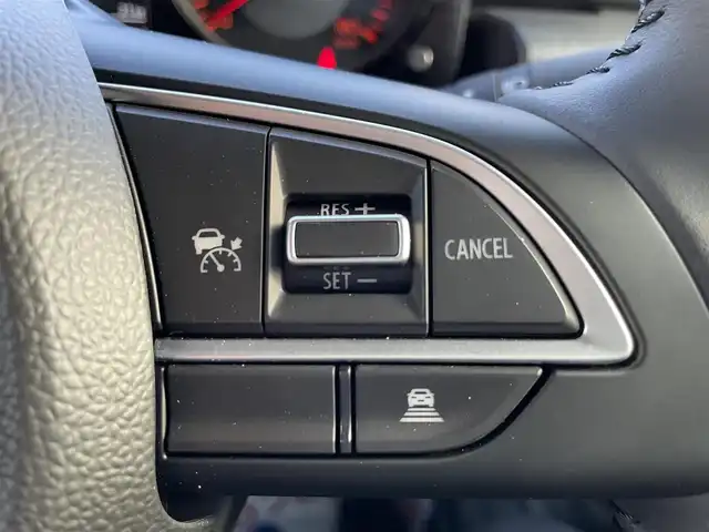 スズキ ジムニー ノマド FC 埼玉県 2025(令7)年 0.1千km シフォンアイボリーメタリックブラック2トーンルーフ 登録済使用車/LEDヘッドライト/前席シートヒーター/純正１６インチアルミ/背面タイヤ/レーダークルーズコントロール/衝突軽減ブレーキ/クリアランスソナー/純正フロアマット/プッシュスタート/スマートキー/走行31キロ/保証書付整備手帳/取扱説明書