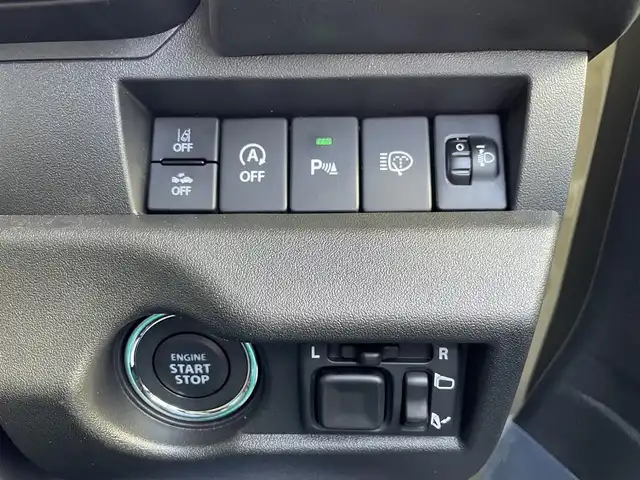 スズキ ジムニー ノマド FC 埼玉県 2025(令7)年 0.1千km シフォンアイボリーメタリックブラック2トーンルーフ 登録済使用車/LEDヘッドライト/前席シートヒーター/純正１６インチアルミ/背面タイヤ/レーダークルーズコントロール/衝突軽減ブレーキ/クリアランスソナー/純正フロアマット/プッシュスタート/スマートキー/走行31キロ/保証書付整備手帳/取扱説明書