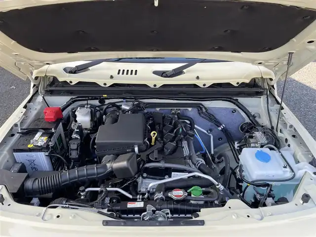 スズキ ジムニー ノマド FC 埼玉県 2025(令7)年 0.1千km シフォンアイボリーメタリックブラック2トーンルーフ 登録済使用車/LEDヘッドライト/前席シートヒーター/純正１６インチアルミ/背面タイヤ/レーダークルーズコントロール/衝突軽減ブレーキ/クリアランスソナー/純正フロアマット/プッシュスタート/スマートキー/走行31キロ/保証書付整備手帳/取扱説明書