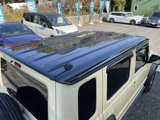 スズキ ジムニー ノマド FC 埼玉県 2025(令7)年 0.1千km シフォンアイボリーメタリックブラック2トーンルーフ 登録済使用車/LEDヘッドライト/前席シートヒーター/純正１６インチアルミ/背面タイヤ/レーダークルーズコントロール/衝突軽減ブレーキ/クリアランスソナー/純正フロアマット/プッシュスタート/スマートキー/走行31キロ/保証書付整備手帳/取扱説明書