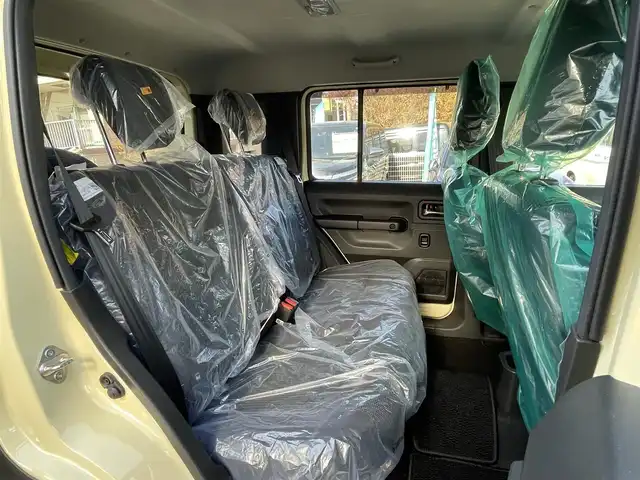 スズキ ジムニー ノマド FC 埼玉県 2025(令7)年 0.1千km シフォンアイボリーメタリックブラック2トーンルーフ 登録済使用車/LEDヘッドライト/前席シートヒーター/純正１６インチアルミ/背面タイヤ/レーダークルーズコントロール/衝突軽減ブレーキ/クリアランスソナー/純正フロアマット/プッシュスタート/スマートキー/走行31キロ/保証書付整備手帳/取扱説明書