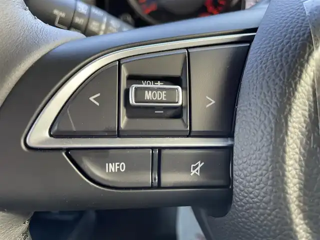 スズキ ジムニー ノマド FC 埼玉県 2025(令7)年 0.1千km シフォンアイボリーメタリックブラック2トーンルーフ 登録済使用車/LEDヘッドライト/前席シートヒーター/純正１６インチアルミ/背面タイヤ/レーダークルーズコントロール/衝突軽減ブレーキ/クリアランスソナー/純正フロアマット/プッシュスタート/スマートキー/走行31キロ/保証書付整備手帳/取扱説明書