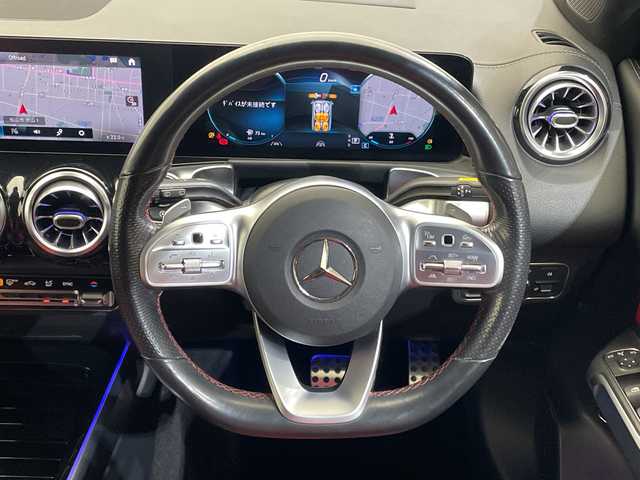 メルセデス・ベンツ ＧＬＢ２００ｄ AMGライン 愛媛県 2020(令2)年 3.8万km ポーラホワイト パノラミックスライディングルーフ/レザーエクスクルーシブパッケージ（レッド）/ナビゲーションパッケージ/アドバンスドパッケージ/　ヘッドアップディスプレイ/アドバンスドサウンド//マルチビームLED/レーダーセーフティパッケージ/19インチアルミホイール/全周囲カメラ/フットトランクオープナー/ETC/キーレスゴー