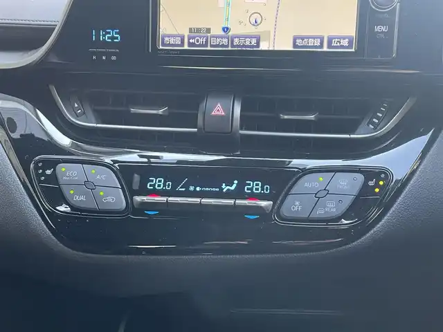 トヨタ Ｃ－ＨＲ G 滋賀県 2017(平29)年 3.9万km ホワイトパールクリスタルシャイン 純正７インチナビ/Bluetooth/CD/DVD/フルセグ/バックカメラ/ハーフレザー/追従クルーズコントロール/衝突軽減/レーンキープ/LEDヘッドライト/オートライト/オートハイビーム/クリアランスソナー/ドラレコ（前）/ヒートシーター（D/N）/プッシュスタート/スマートキー/ステアリングリモコン/ビルトインETC/純正マット/ドアバイザー/電動パーキングブレーキ/オートブレーキホールド