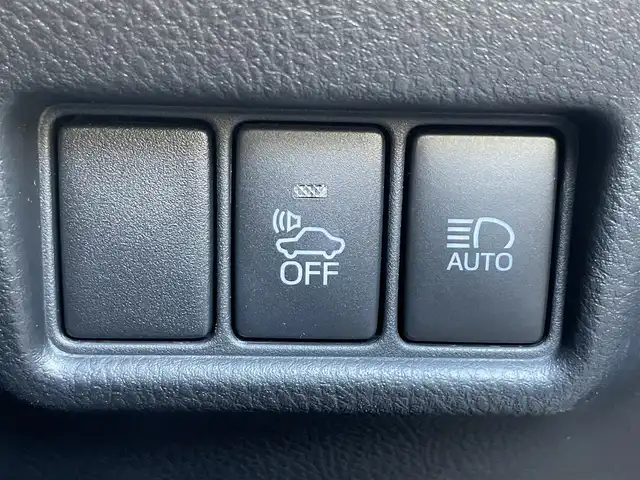 トヨタ Ｃ－ＨＲ G 滋賀県 2017(平29)年 3.9万km ホワイトパールクリスタルシャイン 純正７インチナビ/Bluetooth/CD/DVD/フルセグ/バックカメラ/ハーフレザー/追従クルーズコントロール/衝突軽減/レーンキープ/LEDヘッドライト/オートライト/オートハイビーム/クリアランスソナー/ドラレコ（前）/ヒートシーター（D/N）/プッシュスタート/スマートキー/ステアリングリモコン/ビルトインETC/純正マット/ドアバイザー/電動パーキングブレーキ/オートブレーキホールド