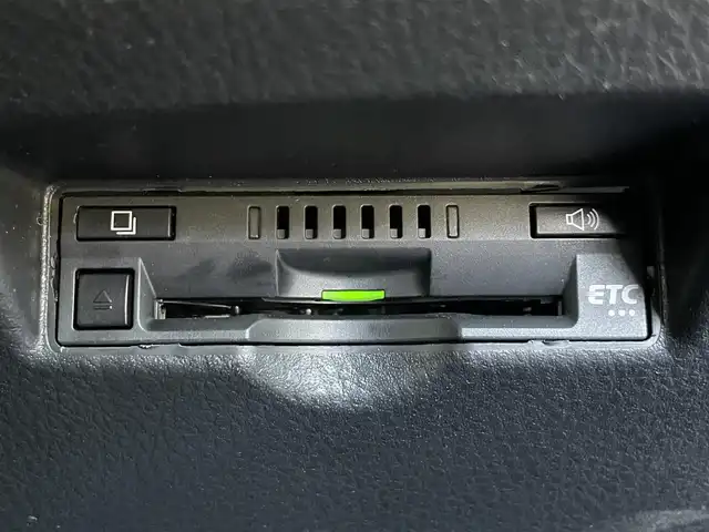 トヨタ Ｃ－ＨＲ G 滋賀県 2017(平29)年 3.9万km ホワイトパールクリスタルシャイン 純正７インチナビ/Bluetooth/CD/DVD/フルセグ/バックカメラ/ハーフレザー/追従クルーズコントロール/衝突軽減/レーンキープ/LEDヘッドライト/オートライト/オートハイビーム/クリアランスソナー/ドラレコ（前）/ヒートシーター（D/N）/プッシュスタート/スマートキー/ステアリングリモコン/ビルトインETC/純正マット/ドアバイザー/電動パーキングブレーキ/オートブレーキホールド