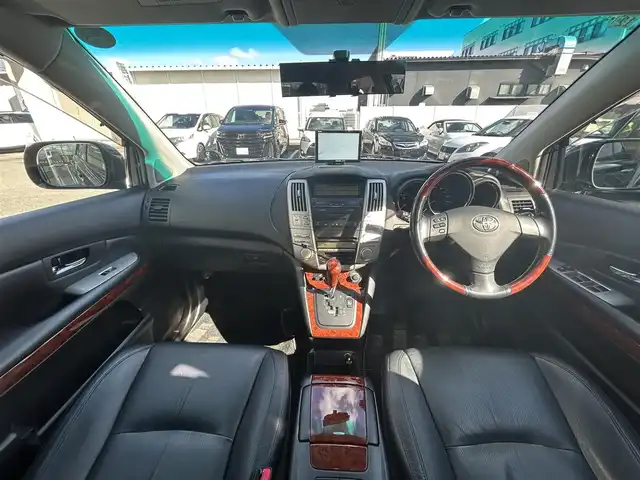 トヨタ ハリアー 240G プレミアム Lパッケージ 福岡県 2009(平21)年 11.1万km ブラック Panasonic製ナビ（CN-GP740D）/（AM/FM）/JBLプレミアムサウンド/前席パワーシート/前席シートヒーター/トヨタコーナーボイス/コーナーセンサー/ウインカーミラー/純正フロアマット/純正18インチアルミホイール/ドアバイザー/オートライト/スペアキー/取扱説明書/保証書