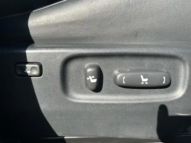 トヨタ ハリアー 240G プレミアム Lパッケージ 福岡県 2009(平21)年 11.1万km ブラック Panasonic製ナビ（CN-GP740D）/（AM/FM）/JBLプレミアムサウンド/前席パワーシート/前席シートヒーター/トヨタコーナーボイス/コーナーセンサー/ウインカーミラー/純正フロアマット/純正18インチアルミホイール/ドアバイザー/オートライト/スペアキー/取扱説明書/保証書