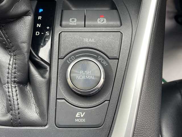 トヨタ ＲＡＶ４ ハイブリットG 山形県 2020(令2)年 8.8万km アティチュードブラックマイカ ・ワンオーナー/・純正９インチナビ CD DVD フルセグTV Bluetooth接続/・TVキャンセラー/・バックカメラ/・LEDヘッドライト/・レザーシート/・運転席シートヒーター/・前席シートヒーター/・ステアリングヒーター/・パワーバックドア/・衝突軽減ブレーキ/・レーダークルーズコントロール/・置くだけ充電/・フットイルミ/・純正アルミ（ノーマルタイヤ装着）車載/・フロントワイパーディアイサー/・純正リモコンエンジンスターター