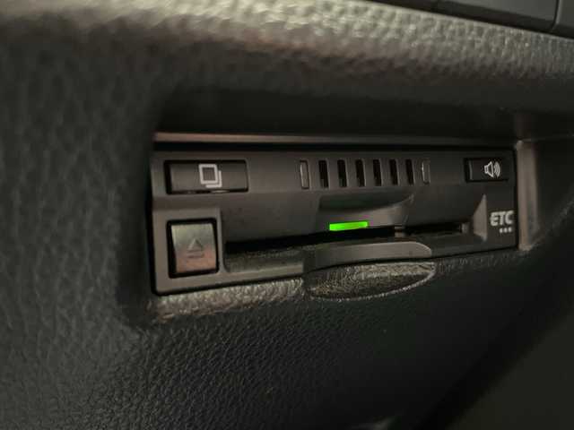 トヨタ ＲＡＶ４ ハイブリットG 山形県 2020(令2)年 8.8万km アティチュードブラックマイカ ・ワンオーナー/・純正９インチナビ CD DVD フルセグTV Bluetooth接続/・TVキャンセラー/・バックカメラ/・LEDヘッドライト/・レザーシート/・運転席シートヒーター/・前席シートヒーター/・ステアリングヒーター/・パワーバックドア/・衝突軽減ブレーキ/・レーダークルーズコントロール/・置くだけ充電/・フットイルミ/・純正アルミ（ノーマルタイヤ装着）車載/・フロントワイパーディアイサー/・純正リモコンエンジンスターター