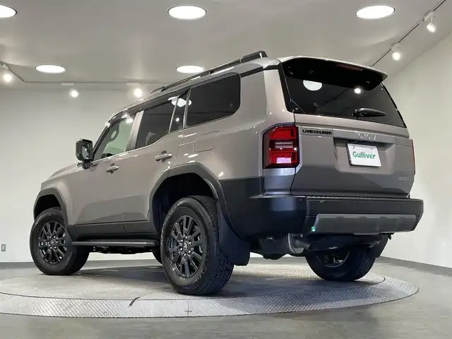 トヨタ ランドクルーザー ２５０ VX 愛知県 2025(令7)年 0.1万km アバンギャルドブロンズメタリック 純正１２．３インチディスプレイナビ　/(AM/FM/Bluetooth/Miracast/HDMI/フルセグTV/USB)/サンルーフ　/パノラミックビューモニター　/トヨタセーフティセンス　/　　-衝突軽減ブレーキ/　　-車線逸脱警報/　　-レーダークルーズコントロール/　　-オートマチックハイビーム/　　-ロードサインアシスト/　　-発進告知機能/シートヒーター　/シートベンチレーション/ビルトインＥＴＣ２．０　/デジタルインナーミラー　/ステアリングヒーター　/ブラインドスポットモニター/クリアランスソナー/D席パワーシート/ルーフレール　/三眼ＬＥＤヘッドライト/フォグランプ/黒レザーシート/純正フロアマット/スペアタイヤ有