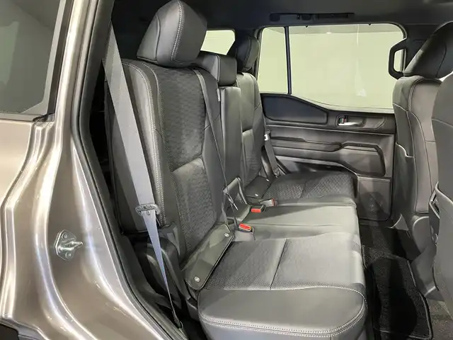 トヨタ ランドクルーザー ２５０ VX 愛知県 2025(令7)年 0.1万km アバンギャルドブロンズメタリック 純正１２．３インチディスプレイナビ　/(AM/FM/Bluetooth/Miracast/HDMI/フルセグTV/USB)/サンルーフ　/パノラミックビューモニター　/トヨタセーフティセンス　/　　-衝突軽減ブレーキ/　　-車線逸脱警報/　　-レーダークルーズコントロール/　　-オートマチックハイビーム/　　-ロードサインアシスト/　　-発進告知機能/シートヒーター　/シートベンチレーション/ビルトインＥＴＣ２．０　/デジタルインナーミラー　/ステアリングヒーター　/ブラインドスポットモニター/クリアランスソナー/D席パワーシート/ルーフレール　/三眼ＬＥＤヘッドライト/フォグランプ/黒レザーシート/純正フロアマット/スペアタイヤ有