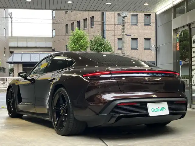 ポルシェ タイカン ターボS 東京都 2021(令3)年 1.6万km マホガニーメタリック マホガニーメタリック/ホイールエクステリアカラー同色ペイント/マトリクスLEDヘッドライト/ヘッドアップディスプレイ/パッセンジャーディスプレイ/アクティブクルーズコントロール/ドライブレコーダー/BOSEサウンド/ハーフレザー　・シートヒーター/コーナセンサー/360度カメラ/appleCarPlay/パークアシスト/レーンキープアシスト/レーンチェンジアシスト/USB端子/ビルトインETC/メモリーシート/パワートランク/ディーラー記録簿　スペアキー/充電ケーブル有