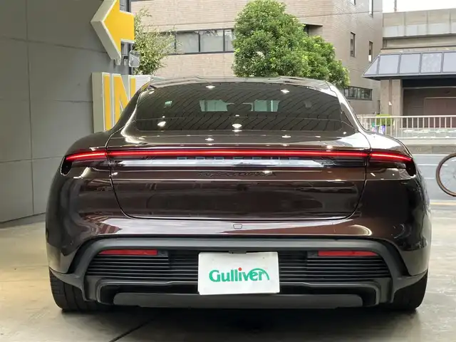 ポルシェ タイカン ターボS 東京都 2021(令3)年 1.6万km マホガニーメタリック マホガニーメタリック/ホイールエクステリアカラー同色ペイント/マトリクスLEDヘッドライト/ヘッドアップディスプレイ/パッセンジャーディスプレイ/アクティブクルーズコントロール/ドライブレコーダー/BOSEサウンド/ハーフレザー　・シートヒーター/コーナセンサー/360度カメラ/appleCarPlay/パークアシスト/レーンキープアシスト/レーンチェンジアシスト/USB端子/ビルトインETC/メモリーシート/パワートランク/ディーラー記録簿　スペアキー/充電ケーブル有