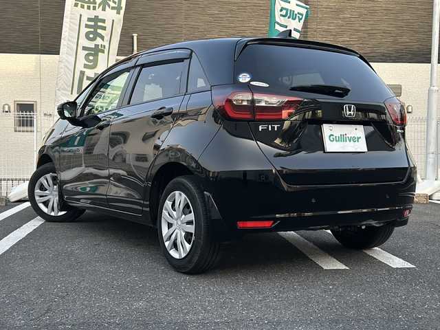 ホンダ フィット e:HEVホーム 富山県 2023(令5)年 0.7万km クリスタルブラックパール 登録時走行距離6143km/ワンオーナー/純正ナビ(TV/AM/FM/BT/USB/SD)/全方位カメラ/ビルトインETC2.0/ドライブレコーダー(前方)/LEDヘッドライト/オートライト/オートマチックハイビーム/衝突被害軽減ブレーキ/レーンキープアシスト/コーナーセンサー/レーダークルーズコントロール/純正フロアマット/ステアリングスイッチ/エンジンプッシュスタート/スマートキー/スペアキー/電動格納ミラー/ドアバイザー/保証書/取扱説明書