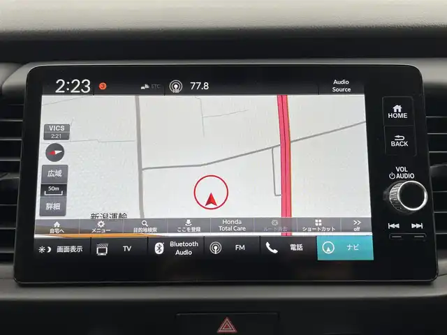ホンダ フィット e:HEVホーム 富山県 2023(令5)年 0.7万km クリスタルブラックパール 登録時走行距離6143km/ワンオーナー/純正ナビ(TV/AM/FM/BT/USB/SD)/全方位カメラ/ビルトインETC2.0/ドライブレコーダー(前方)/LEDヘッドライト/オートライト/オートマチックハイビーム/衝突被害軽減ブレーキ/レーンキープアシスト/コーナーセンサー/レーダークルーズコントロール/純正フロアマット/ステアリングスイッチ/エンジンプッシュスタート/スマートキー/スペアキー/電動格納ミラー/ドアバイザー/保証書/取扱説明書