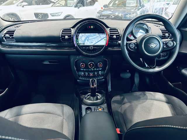 ＭＩＮＩ ＢＭＷ ミニ クラブマン クーパーD 大阪府 2020(令2)年 1.1万km ペッパー・ホワイト ペッパーP/インテリジェントセーフティ/純正ナビ/バックカメラ/シートヒーター/ACC/純正17インチAW/LEDヘッドライト/クリアランスソナー/ETC/USB/Bluetooth