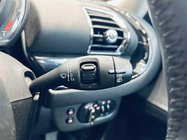 ＭＩＮＩ ＢＭＷ ミニ クラブマン クーパーD 大阪府 2020(令2)年 1.1万km ペッパー・ホワイト ペッパーP/インテリジェントセーフティ/純正ナビ/バックカメラ/シートヒーター/ACC/純正17インチAW/LEDヘッドライト/クリアランスソナー/ETC/USB/Bluetooth