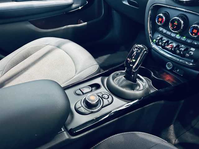ＭＩＮＩ ＢＭＷ ミニ クラブマン クーパーD 大阪府 2020(令2)年 1.1万km ペッパー・ホワイト ペッパーP/インテリジェントセーフティ/純正ナビ/バックカメラ/シートヒーター/ACC/純正17インチAW/LEDヘッドライト/クリアランスソナー/ETC/USB/Bluetooth