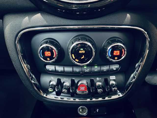 ＭＩＮＩ ＢＭＷ ミニ クラブマン クーパーD 大阪府 2020(令2)年 1.1万km ペッパー・ホワイト ペッパーP/インテリジェントセーフティ/純正ナビ/バックカメラ/シートヒーター/ACC/純正17インチAW/LEDヘッドライト/クリアランスソナー/ETC/USB/Bluetooth