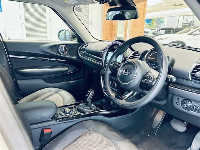 ＭＩＮＩ ＢＭＷ ミニ クラブマン クーパーD 大阪府 2020(令2)年 1.1万km ペッパー・ホワイト ペッパーP/インテリジェントセーフティ/純正ナビ/バックカメラ/シートヒーター/ACC/純正17インチAW/LEDヘッドライト/クリアランスソナー/ETC/USB/Bluetooth