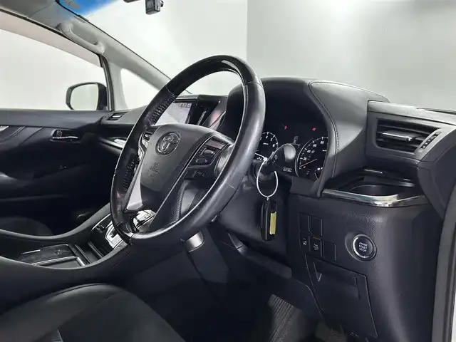 トヨタ アルファード S Cパッケージ 佐賀県 2016(平28)年 8.3万km ホワイトパールクリスタルシャイン 社外アルパイン製10インチナビ【EX10】/【フルセグTV.CD.DVD.Bluetooth】/社外アルパイン製12.8インチフリップダウンモニター/衝突被害軽減システム/レーダークルーズコントロール/レーンアシスト/カーテンエアバッグ/クリアランスソナー/オートライト/バックカメラ/前後ドライブレコーダー/両側パワースライドドア/パワーバッグドア/ステアリングヒーター/運転席・助手席パワーシート/ハーフレザーシート/純正18インチアルミホイール/LEDヘッドライト/フォグライト/禁煙車