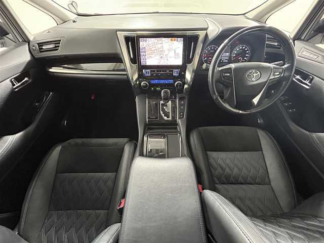 トヨタ アルファード S Cパッケージ 佐賀県 2016(平28)年 8.3万km ホワイトパールクリスタルシャイン アルパイン10インチナビ【EX10】/フルセグTV.CD.DVD.Bluetooth/アルパイン12.8インチフリップダウンモニター/衝突被害軽減システム/レーダークルーズコントロール/レーンアシスト/カーテンエアバッグ/クリアランスソナー/オートライト/バックカメラ/前後ドライブレコーダー/両側パワースライドドア/パワーバッグドア/ステアリングヒーター/運転席・助手席パワーシート/ハーフレザーシート/純正18インチアルミホイール/LEDヘッドライト/フォグライト/禁煙車