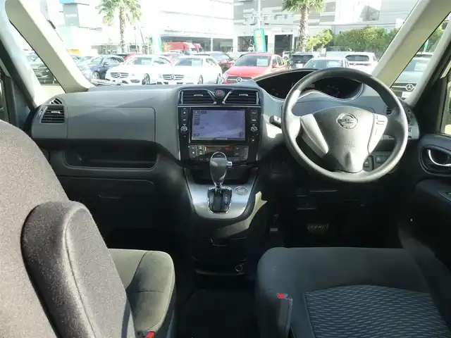 日産 セレナ 20X S HV Aセーフティ 千葉県 2014(平26)年 7.8万km ブリリアントシルバー エマージェンシーブレーキ/クルーズコントロール/アイドリングストップ/左パワースライドドア/右イージークローザードア/純正SDナビ/地デジTV/【DVD/CD再生機能　Bluetooth接続】/アラウンドビューモニター/ETC/HIDヘッドライト/ウインカーミラー/コーナーセンサー/純正15インチアルミホイル/インテリジェントキー